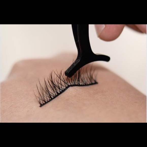 Magnetic Eyelashes with Magnetic Eyeliner - Picture 2 of 2